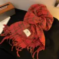Rode geruite sjaal met franjes voor vrouwen, warme en gezellige gebreide sjaal voor de koude winter - Rood