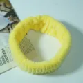 Diadema de felpa amarilla suave ideal para el cuidado de la piel, lavado y maquillaje - Diadema Única / Amarillo
