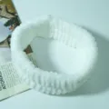 Diadema suave de felpa blanca para lavar la cara y las rutinas diarias de cuidado de la piel. - Diadema Única / Blanco