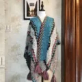 Ethnic style color-block knitted poncho for women, cozy geometric shawl with stylish tassels. - Royal Blue Green