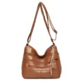 Borsa a tracolla da donna in pelle lavata marrone con tasche multiple e cinghia regolabile. - Marrone giallastro