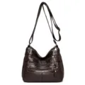 Borsa a tracolla da donna in pelle morbida marrone scuro con molteplici tasche con zip. - Marrone scuro
