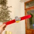 Bracelet slap de Noël rouge pour enfants avec design de mitaine en peluche et rembourrage. - Bracelet slap Gant