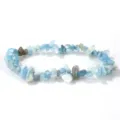 Pulsera elástica de cuentas de piedra natural triturada azul claro para apilar a diario - Aguamarina Mejorada