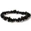 Pulsera elástica de piedra natural negra triturada con acabado pulido brillante. - Obsidiana natural