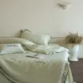 Luxurious washed tencel 4-piece bedding set with smooth lyocell fibers and contrast piping. - Four-piece Bedsheet Set For 1.5m Bed / Creamy Series - Becca Green