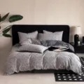 Grijs katoenen gewassen 4-delige beddengoedset met elegant bloemen jacquard design. - Nerven van de tijd - houtskoolgrijs