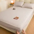 Lenzuolo con angoli trapuntato in cotone puro spesso con ricamo orsetto variante - Dottor orso - Grigio montagna