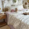 Bloemen katoenen zomer dekbedovertrek set, zoete stijl creme sprei en kussenslopen. - Verspreide Bloemen