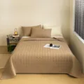 Juego de colcha acolchada de algodón lavado con fundas de almohada para dormitorio acogedor. - Juego de colcha de 3 piezas: 200*230 cm + 2 fundas de almohada 48*74 cm / Profiterol de nube - Caramelo