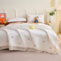 Französisches Vintage-Creme-Baumwoll-Steppdecken-Set mit feiner Spitzenborte im Schlafzimmer. - Doudou-Freunde / 170x235cm (Für 1.2m Bett)