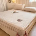 Gesteppter Matratzenschoner mit süßer Bärchenstickerei, weiches beiges Spannbettlaken neu. - 90*190 cm Standard gesteppt nicht wasserdicht / Bärchen - Kaffeebraun