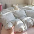 Conjunto de ropa de cama de doble gasa de algodón con flores, suave y agradable. - Conejo de brocado de nube - Azul / Par de fundas de almohada de 48x74cm