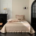 Lujoso juego de colcha acolchada con volantes, elegante ropa de cama de algodón color champán. - Colcha individual de 200x230cm / Amor de mariposa - Caqui