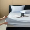 Luxe minimalistische hoeslaken set van langstapelig katoen, helder lichtblauw model. - Babyblauw
