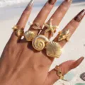 Golden ocean shell ring set with starfish design on hand - Ocean Series Shell Starfish Set (6724501HB) / Gold
