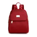 Rode mini nylon rugzak variant, casual reisdagrugzak met goudkleurige hardware details. - Rood