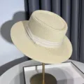 Cappello di paglia piatto classico da donna estate vintage cappello da sole con nastro. - Regolabile / Beige - cinturino beige