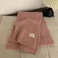 Accogliente sciarpa invernale in maglia rosa per donne, calda sciarpa a coste con etichetta. - Rosa