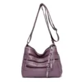 Borsa a tracolla viola in pelle morbida con multiple tasche con zip per donna. - Viola