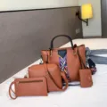Vierdelige PU lederen handtassen set voor dames, stijlvolle bruine schoudertas en shopper. - Bruin