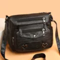 Borsa a tracolla in morbida pelle nera con tasche multiple con zip e cuori per donne - Nero