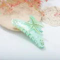 Mintgroene zeester hars haarklem met sprankelende groene strass steentjes, detailweergave. - Muntgroen