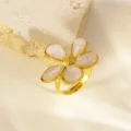Roestvrijstalen bloemenring met witte emaille afwerking, elegant open en verstelbaar ontwerp. - Open ring / Wit