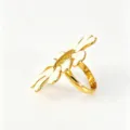 Anello fiore in acciaio inossidabile, elegante gioiello margherita bianca placcato oro 18k. - Anello / Bianco