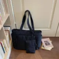 Zwarte gewatteerde shopper, lichte grote schoudertas voor werk en comfortabele reizen. - Zwart