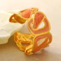 Goldfarbenes Edelstahl Offener Armreif mit rosa Emailliertem Blumen Ausschnitt Design. - Hohler Unregelmäßiger Fluidstil (RT196SZ-orange) / Orange