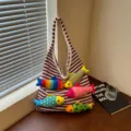Borsa a spalla in maglia con pesci colorati, borsa casual alla moda per vacanze estive al mare. - Bianco avorio