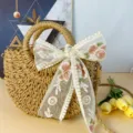 Bolso de paja de estilo pastoral con gran lazo de encaje floral, elegante bolso de playa. - Caqui