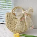 Bolso de paja con delicado bordado de lazo de encaje, ideal para estilo de playa y vacaciones. - Blanco Roto
