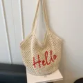 Beige τσάντα ώμου crochet για γυναίκες, χαριτωμένο κόκκινο Hello κέντημα καλοκαιρινή παραλία - Μπεζ με κόκκινη ετικέτα