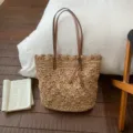Ψάθινη τσάντα shopper για γυναίκες, κομψή πλεκτή τσάντα ώμου με crochet για καλοκαιρινές διακοπές. - Χακί