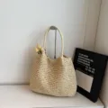 Woven straw tote bag for women, large capacity casual beach shoulder handbag for summer vacation. - Off White