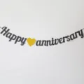 Bannière Happy Anniversary pailletée noire avec cœur doré pour décoration de fête romantique. - Bannière avec Cœur Doré / Noir