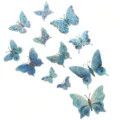 Gros plan d'autocollants muraux papillons 3D bleus avec des motifs et dégradés de ailes exquis. - 12 Pièces/Paquet / Bleu Irisé