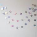 Guirnalda de papel con corazones holográficos, pancarta colgante iridiscente para bodas. - Guirnalda de corazones plata iridiscente de 4 m