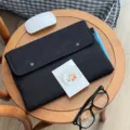 Schwarze gesteppte Laptoptasche mit süßem Herzmuster, robuste Tablet Schutzhülle Etui. - 11 Zoll / Schwarz