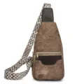 Borsa a tracolla marrone vintage in tela, borsa a petto da donna con tracolla geometrica larga. - Marrone