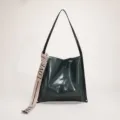 Grande borsa a spalla da donna, elegante borsa hobo da lavoro con tracolla stampata. - Verde