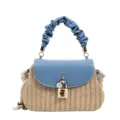 Geweven stro schoudertas voor dames, stijlvolle blauwe lederen klep handtas met slot. - Blauw