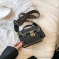 Retro dames schoudertas met metalen slot, stijlvolle zwarte PU lederen handtas voor dagelijks. - Zwart (Zonder Hanger)