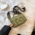 Groene retro vierkante tas met brede patroonriem, stijlvol handvat en metalen gesp. - Groen (Zonder Bedel)