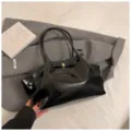 Black crinkled patent leather shoulder bag stylish slouchy underarm tote handbag for women - m Black