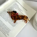 Detalle de pinza de pelo de dachshund carey, bonita pinza de acetato con boina y collar. - 2# Carey Teckel