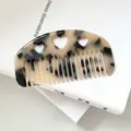 Acetaat Haarkamm mit Herz Motiv Retro Schildpatt halbrund tragbar süßes Mädchen Haarstyling Werkzeug - Größe: ca. 8,8 cm * 4,8 cm, 4 mm / 5# Heller Leopard