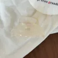 Pinza para el pelo de acetato coreana, pequeña pinza de tiburón nacarada transparente para cabello. - Pinza de Pelo en Forma de Abanico / Blanco Sirena